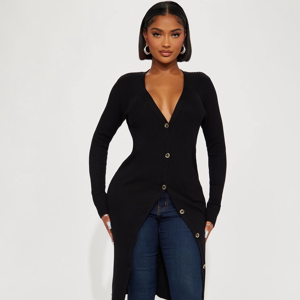 ~Chic Ribbed V-Neck Cardigan w/Tortoise Button Down Detailing~